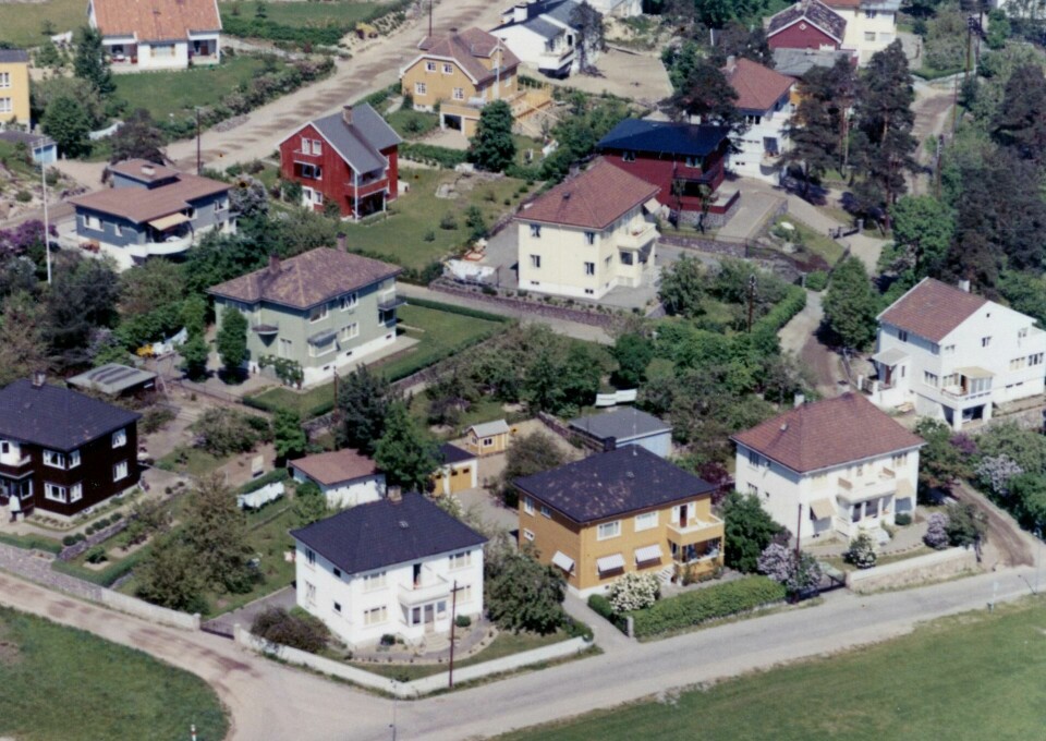 Lammersgate, det gule huset i nederste husrad ble revet på 80-tallet. Foto: Drammen Byarkiv Lammersgate, det gule huset i nederste husrad ble revet på 80-tallet. Foto: Drammen Byarkiv