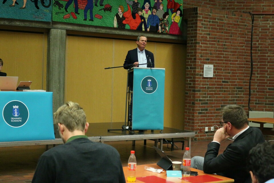 Ulf Erik Knudsen (Frp) på Drammens kommunestyremøte 26. oktober. Ulf Erik Knudsen (Frp) på Drammens kommunestyremøte 26. oktober.
