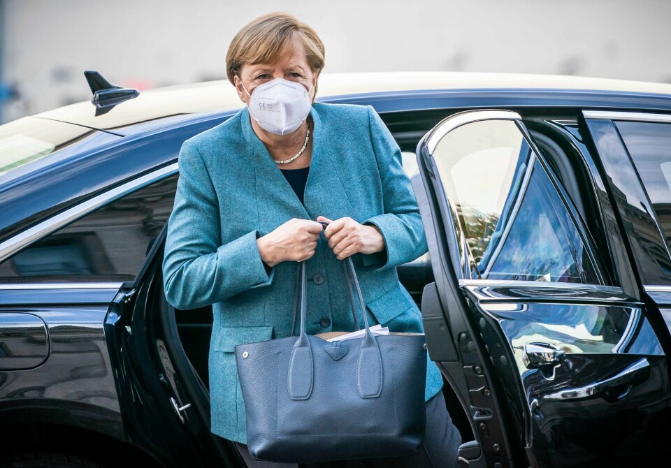 Angela Merkel stenger ned store deler av samfunnet. Foto: Michael Kappeler / dpa via AP / NTB