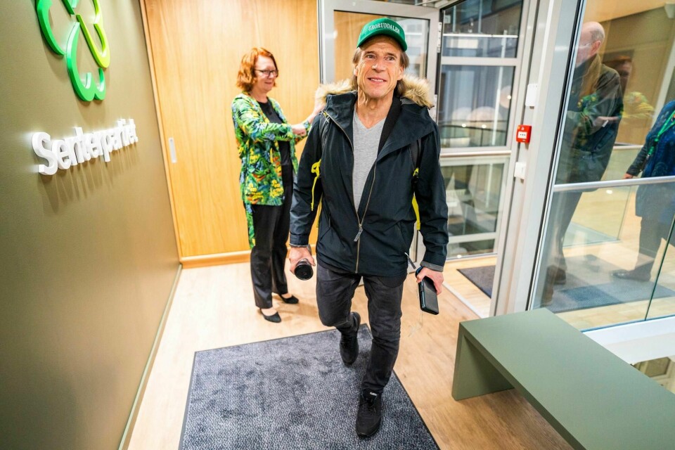 Jan Bøhler er til stede under Oslo Senterparti sitt nominasjonsmøte lørdag. Fylkeslagsleder Bjørg Sandkjær i bakgrunnen.
