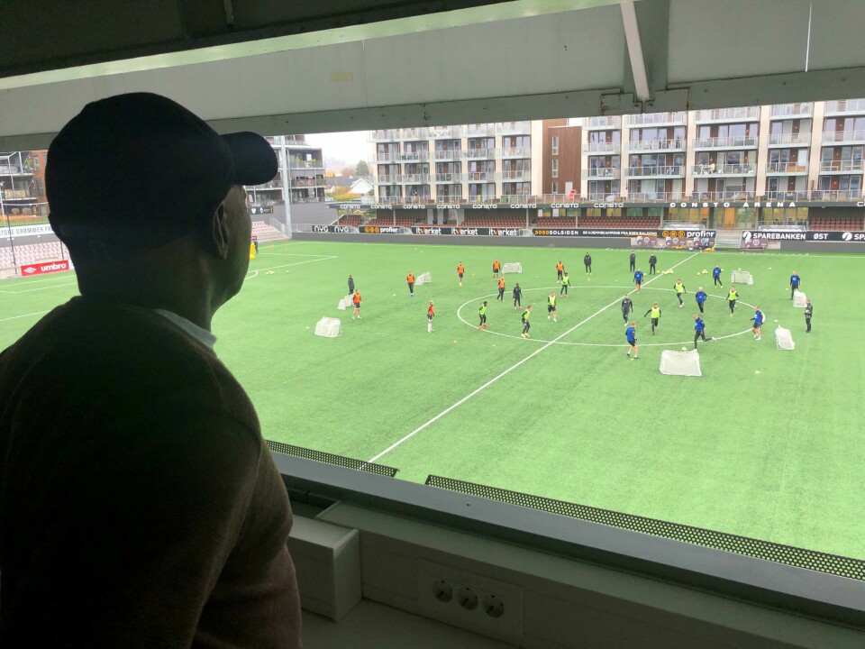 Saihou var det første offeret for rasisme i toppfotballen: – Jeg var en kuriositet ###