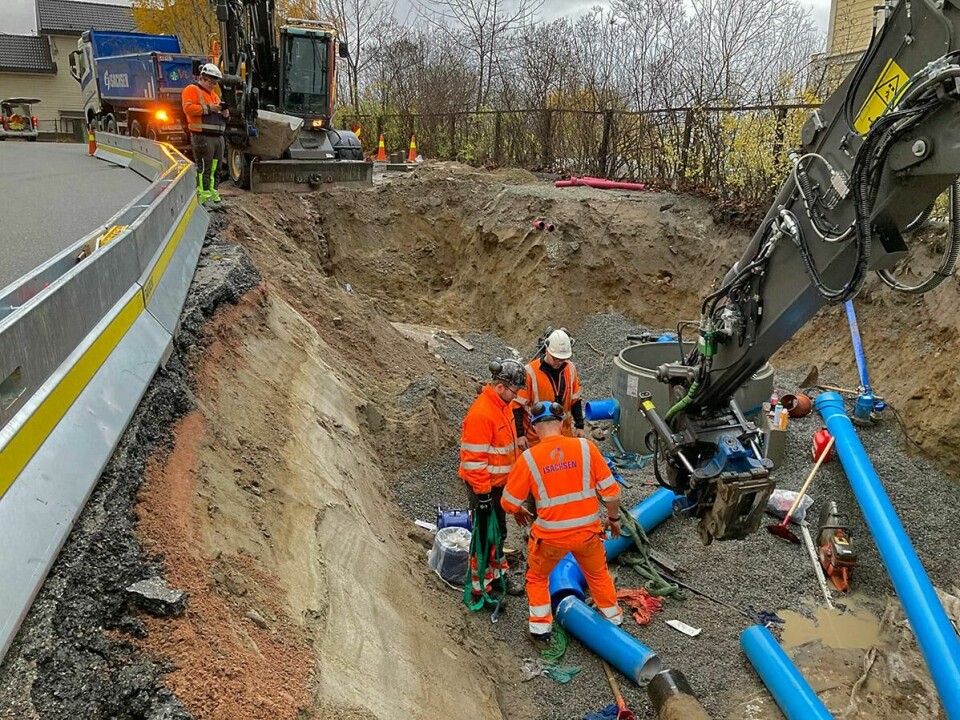 Gamle rør skaper krøll i Konnerudgata. Gamle rør skaper krøll i Konnerudgata.