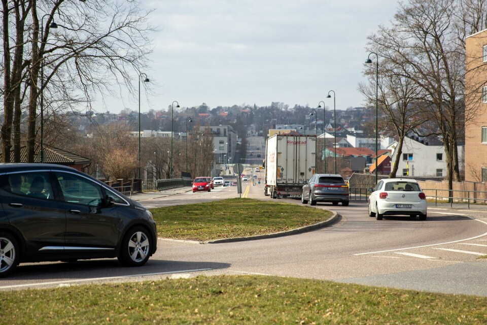 Samferdselsdepartementet har bedt om en ekstern kvalitetssikring (KS1) av Statens vegvesens rv19-anbefaling. Den har funnet svakheter ved grunnlaget utarbeidet av vegvesenet. Riksvei 19. Rv19. Rådhusbrua. Vei. trafikk. samferdsel.