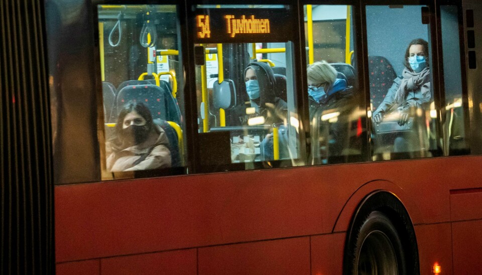 Dropper du munnbind på offentlig transport i Oslo, kan det koste deg 3.000 kroner.