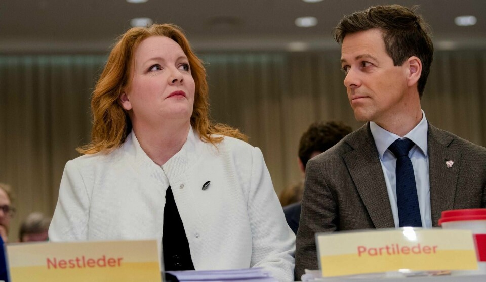 Nestleder Dagrun Eriksen ved partileder Knut Arild Hareides side på landsmøtet i KrF i 2017, der hun gikk av. Nå har hun meldt overgang til Sentrum.