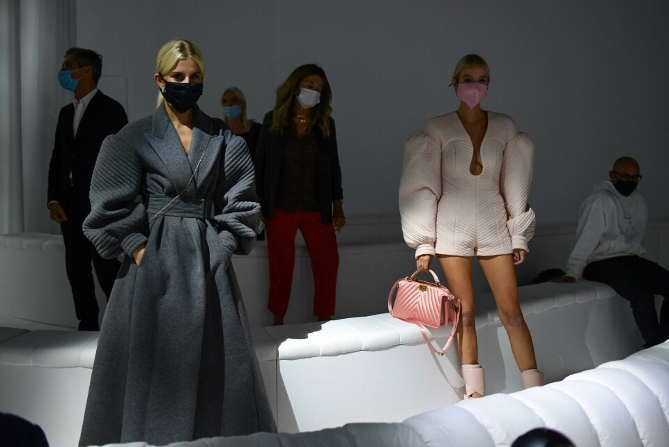 Guests wearing face masks and respecting social distances attend prior Fendi's Spring/Summer 2021 women's and mens collection during the Milan Fashion Week, on September 23, 2020. (Photo by MIGUEL MEDINA / AFP) Guests wearing face masks and respecting social distances attend prior Fendi's Spring/Summer 2021 women's and mens collection during the Milan Fashion Week, on September 23, 2020. (Photo by MIGUEL MEDINA / AFP)