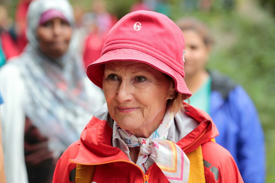 DRAMMEN 20170824.
Dronning Sonja på skogtur med flerkulturelle kvinner i Drammen i Den Norske Turistforeningens regi.
Foto: Lise Åserud / NTB DRAMMEN 20170824.
Dronning Sonja på skogtur med flerkulturelle kvinner i Drammen i Den Norske Turistforeningens regi.
Foto: Lise Åserud / NTB