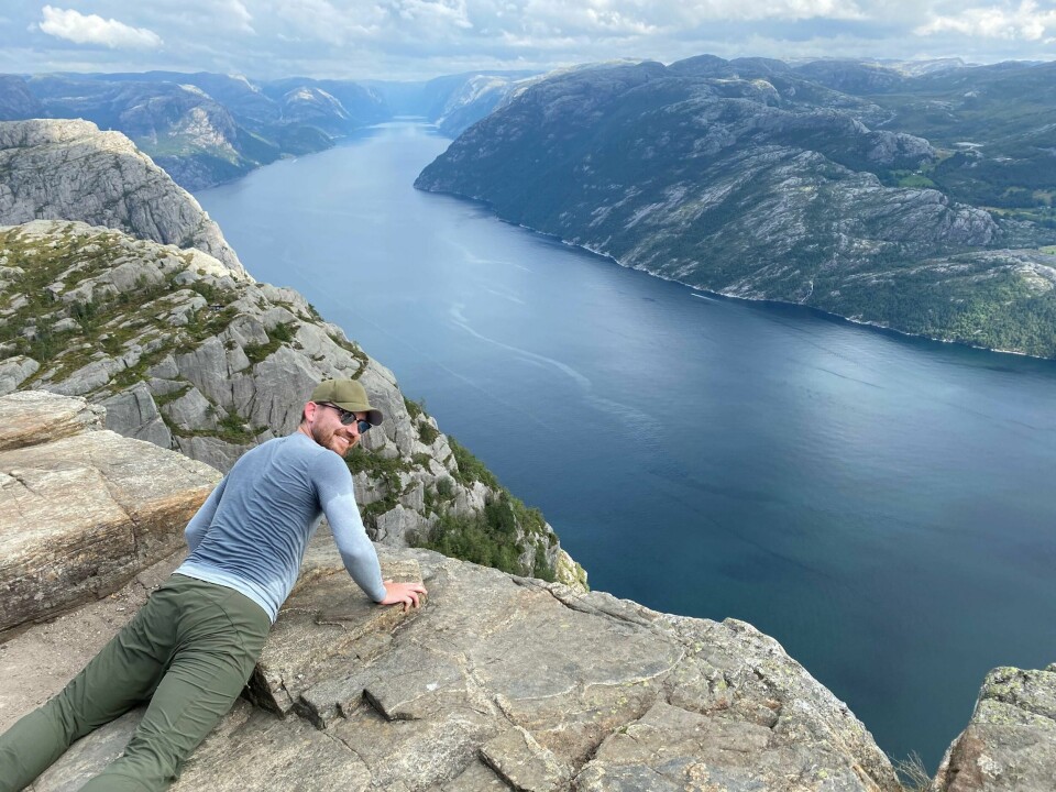 Klima- og miljøminister Sveinung Rotevatn (V) på Preikestolen. Foto: Klima- og miljødepartementet