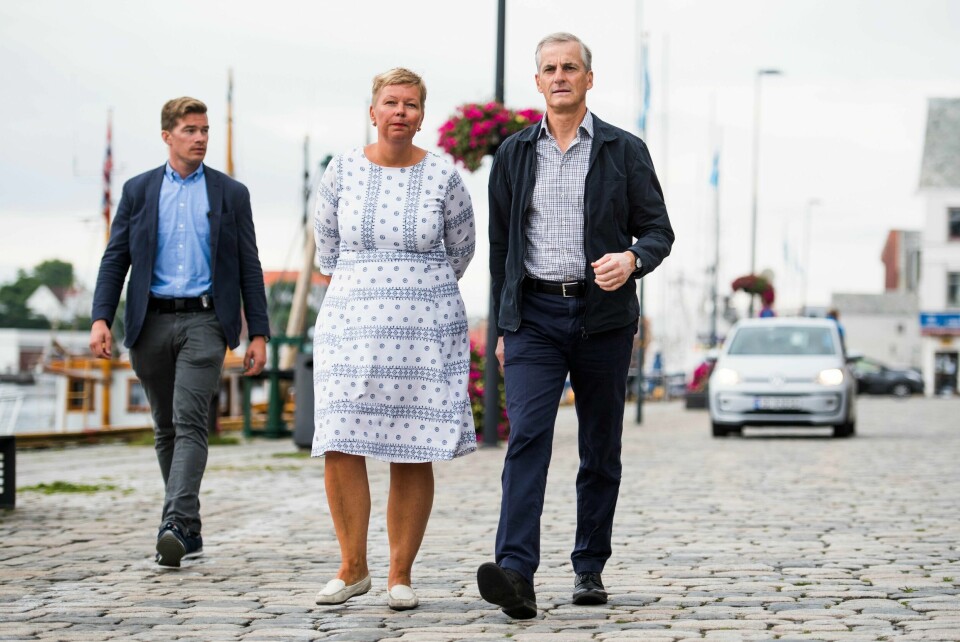 Jonas Gahr Støre (Ap) sammen med Hege Haukeland Liadal (Ap).