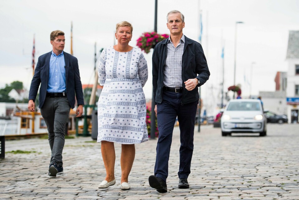 Hege Haukeland Liadal (Ap) er siktet for grovt bedrageri. Her sammen med partileder Jonas Gahr Støre i 2017.