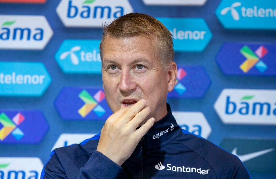 Fungerende landslagstrener Leif Gunnar Smerud erkjenner at det er en utfordring å stable et helt nytt landslag på beina i løpet av så kort tid.