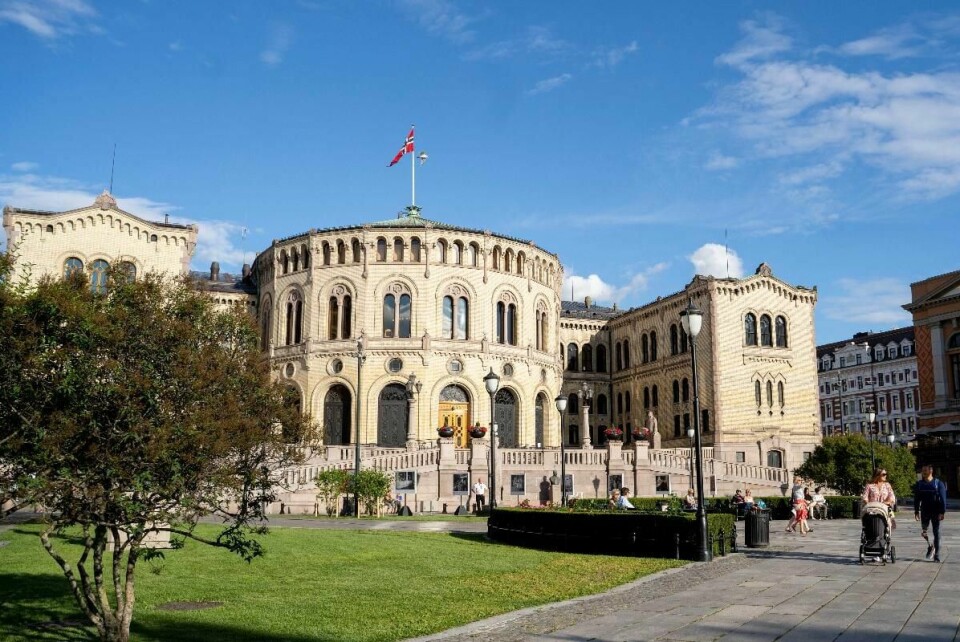 Ekspert om opplysningsplikten: Slik er reglene for hva statsråder må fortelle i Stortinget