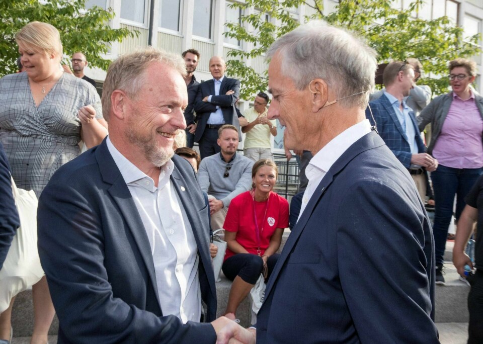 Det er skadelig for Ap at partiledelsen, her representert ved byrådsleder Raymond Johansen (t.v.) og partileder Jonas Gahr Støre, støtter høyremannen Høies linje i sykehusspørsmålet i Oslo. Foto: Terje Pedersen/NTB
