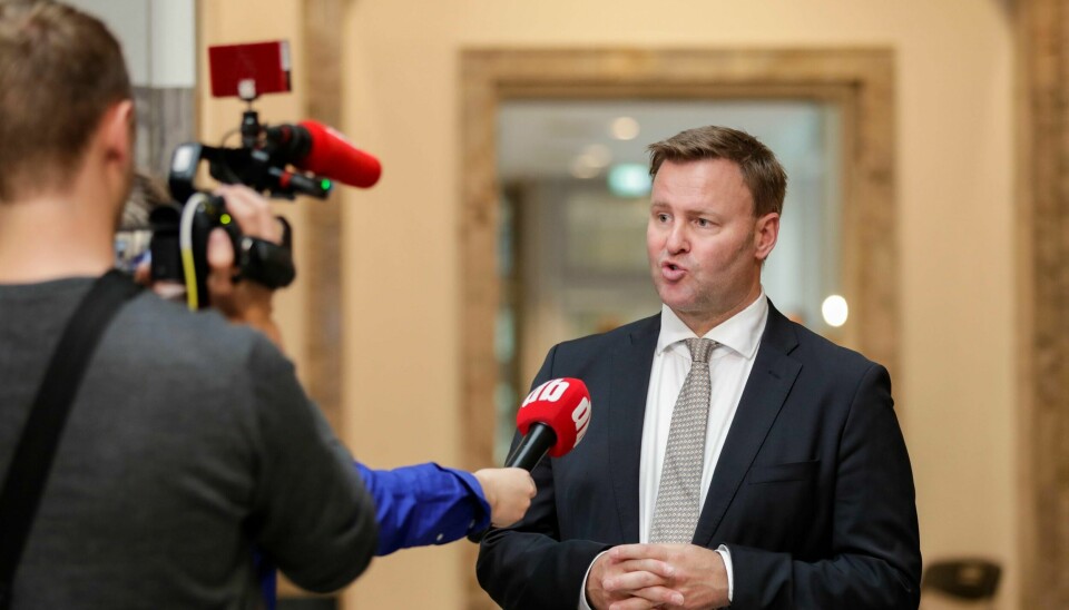 Assisterende helsedirektør Espen Rostrup Nakstad mener smittetallene viser en tendens til utflating.