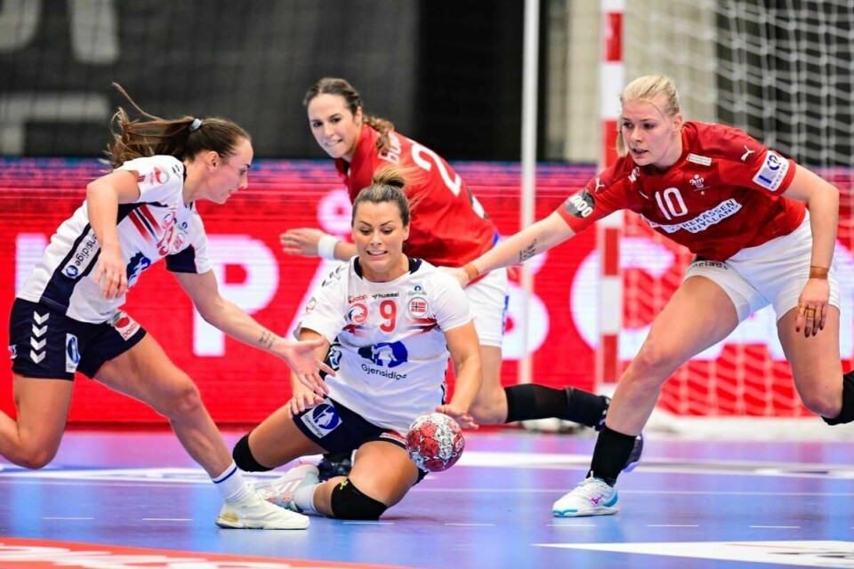 Nora Mørk i aksjon under landskampen i håndball mellom Danmark og Norge onsdag.