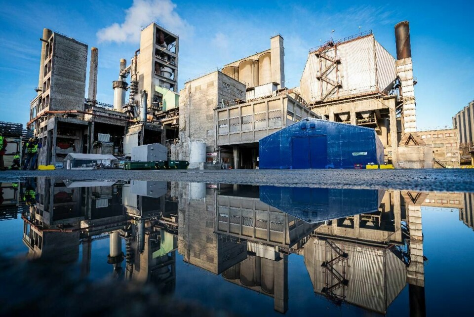 Sementprodusenten Norcem i Breivik skal få det første fangstanlegget for CO2 i Norge etter at regjeringen nå har fått støtte av Frp.
