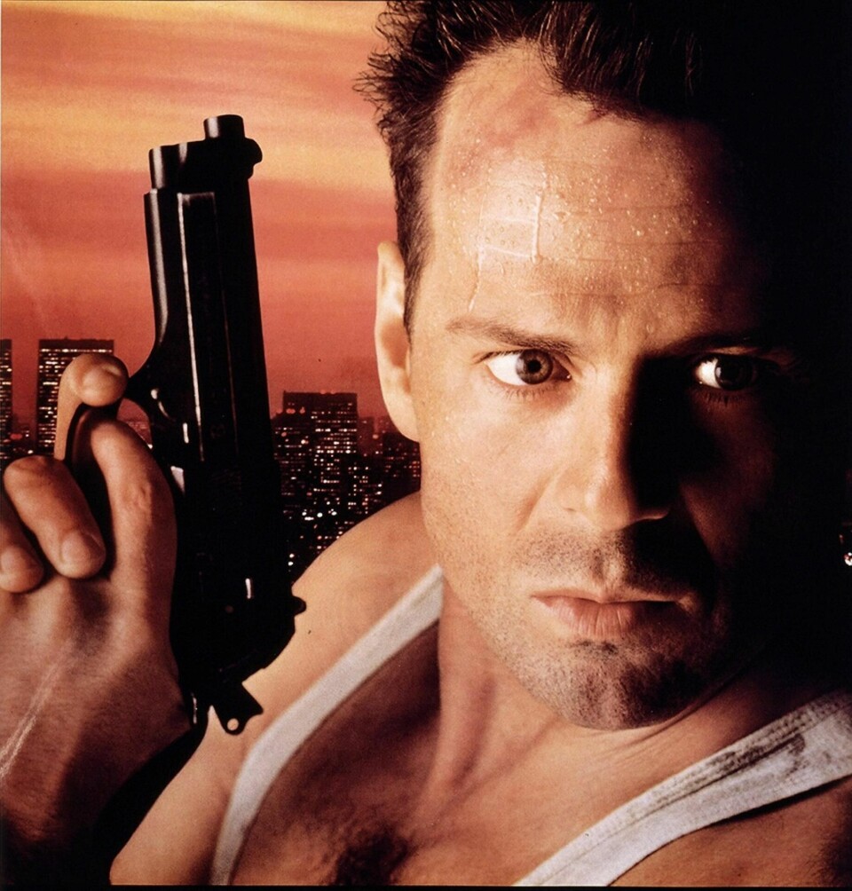 «Die Hard» er den absolutte julefilmen for mange, selv om Bruce Willis selv har påpekt på TV at dette ikke er en julefilm, men en «forbaska Bruce Willis-film». Foto: The Walt Disney Company «Die Hard» er den absolutte julefilmen for mange, selv om Bruce Willis selv har påpekt på TV at dette ikke er en julefilm, men en «forbaska Bruce Willis-film». Foto: The Walt Disney Company