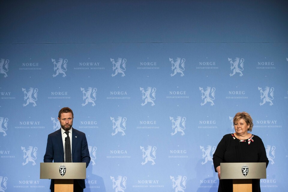 Statsminister Erna Solberg og helse- og omsorgsminister Bent Høie under pressekonferansen om koronasituasjonen og julefeiring. Foto: Jil Yngland / NTB