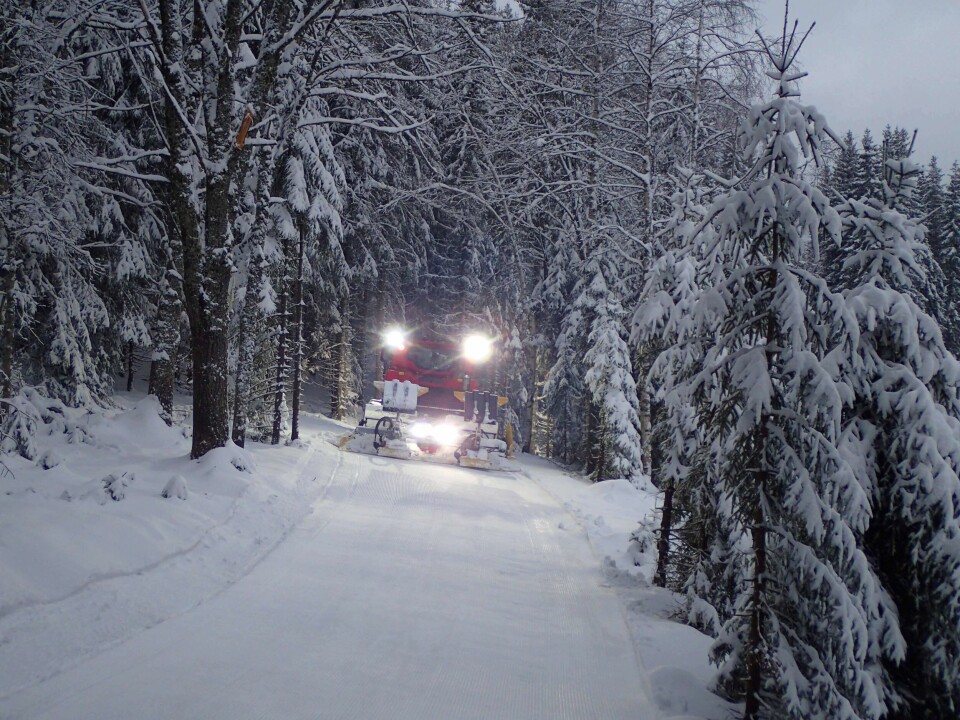 Liers nye løypemaskin på vei mellom Eiksetra og Svarthavna.