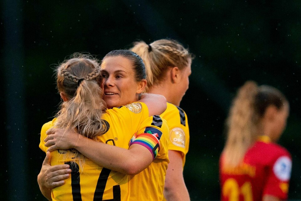 LSKs Emilie Bosshard Haavi (t.h) feirer scoring under toppseriekampen i fotball mellom Røa og LSK Kvinner tidligere denne sesongen.