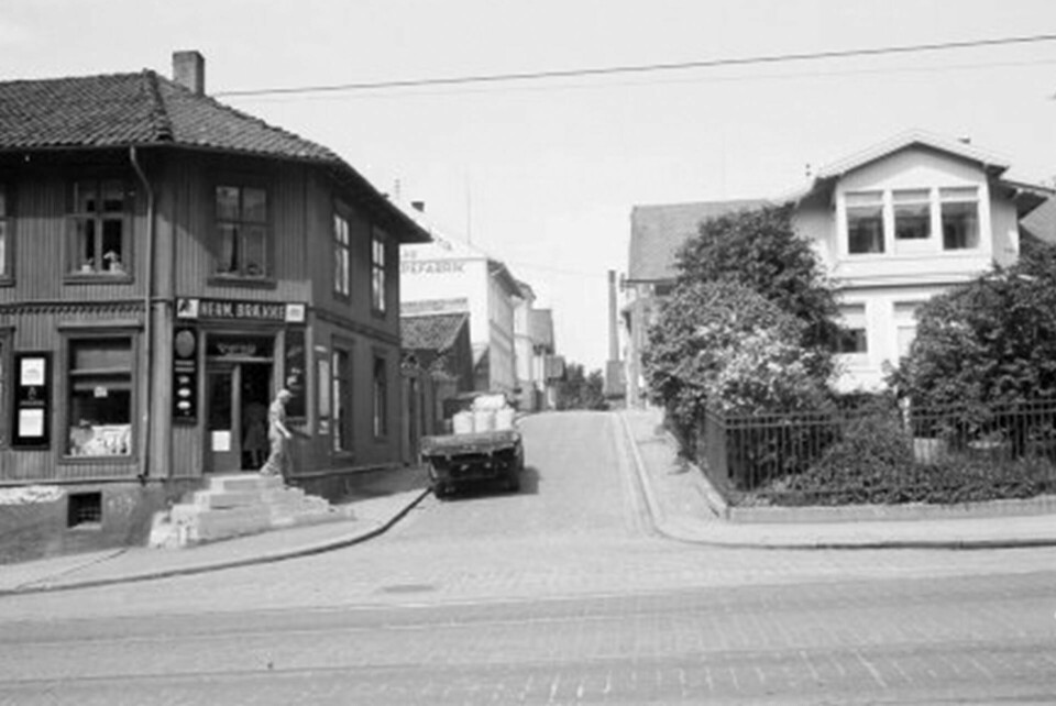 På gamle Rodeløkka lå det «melkebutikker» på «alle» hjørner. På 1920-tallet skal det ha vært seks stykker bare i Tromsøgata. Denne butikken lå i Hammerfestgata 2, på hjørnet av Trondheimsveien. På gamle Rodeløkka lå det «melkebutikker» på «alle» hjørner. På 1920-tallet skal det ha vært seks stykker bare i Tromsøgata. Denne butikken lå i Hammerfestgata 2, på hjørnet av Trondheimsveien.