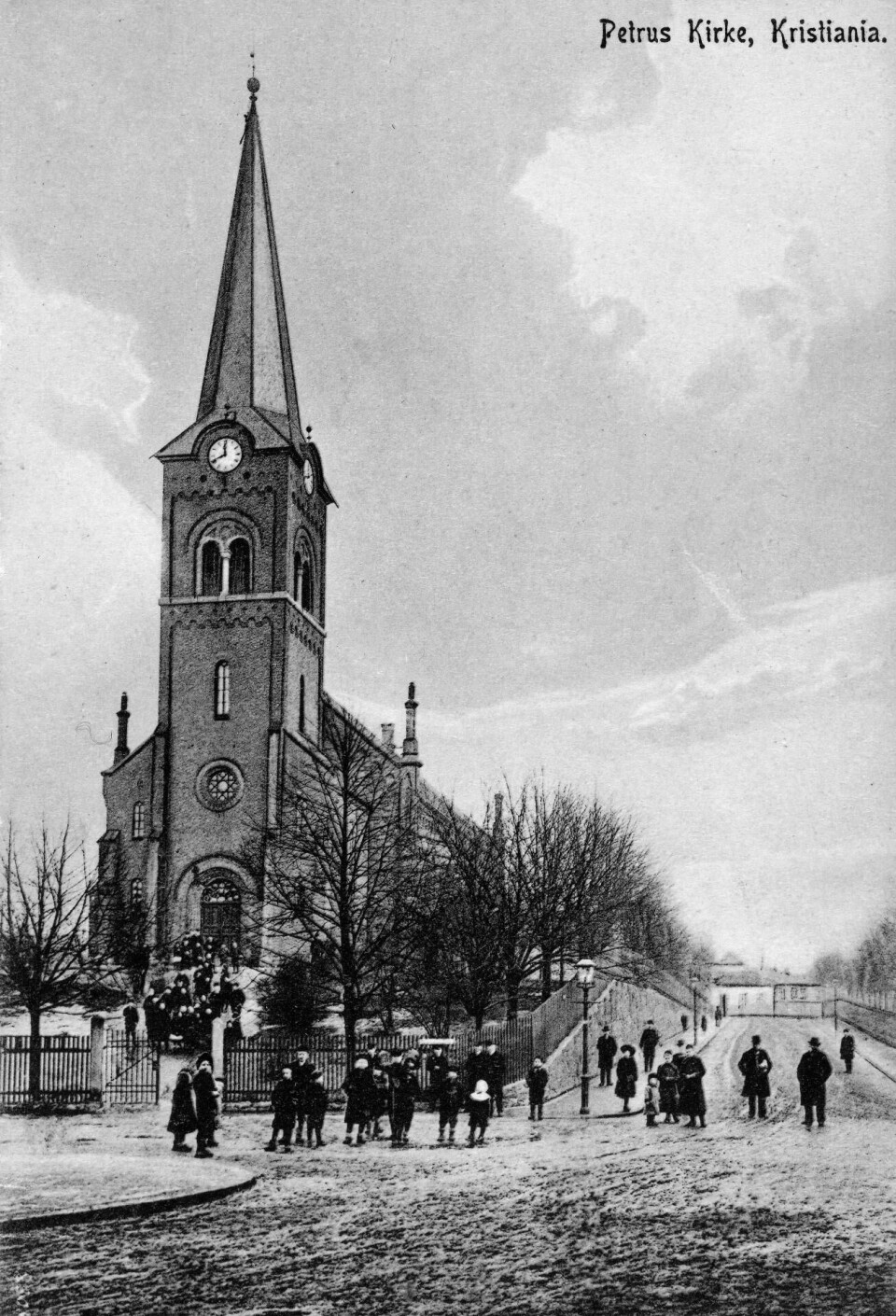 Daværende Petrus kirke, tidligere Paulus kirke, nå Sofienberg kirke, fotografert cirka 1915. Daværende Petrus kirke, tidligere Paulus kirke, nå Sofienberg kirke, fotografert cirka 1915.