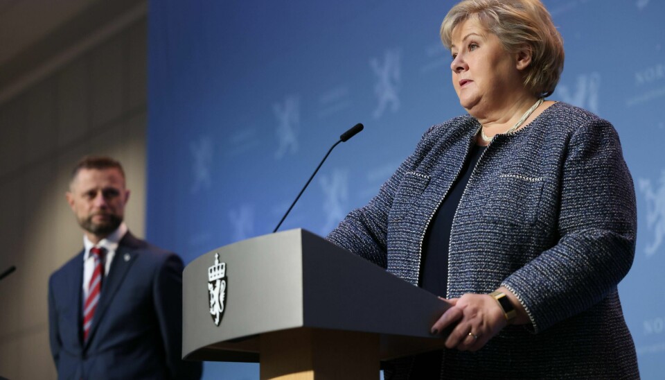 Oslo 20201105. Helse- og omsorgsminister Bent Høie og statsminister Erna Solberg under en pressekonferanse om koronasituasjonen og nye tiltak som settes i gang, etter økning av smitte i Norge.Foto: Ørn E. Borgen / NTB
