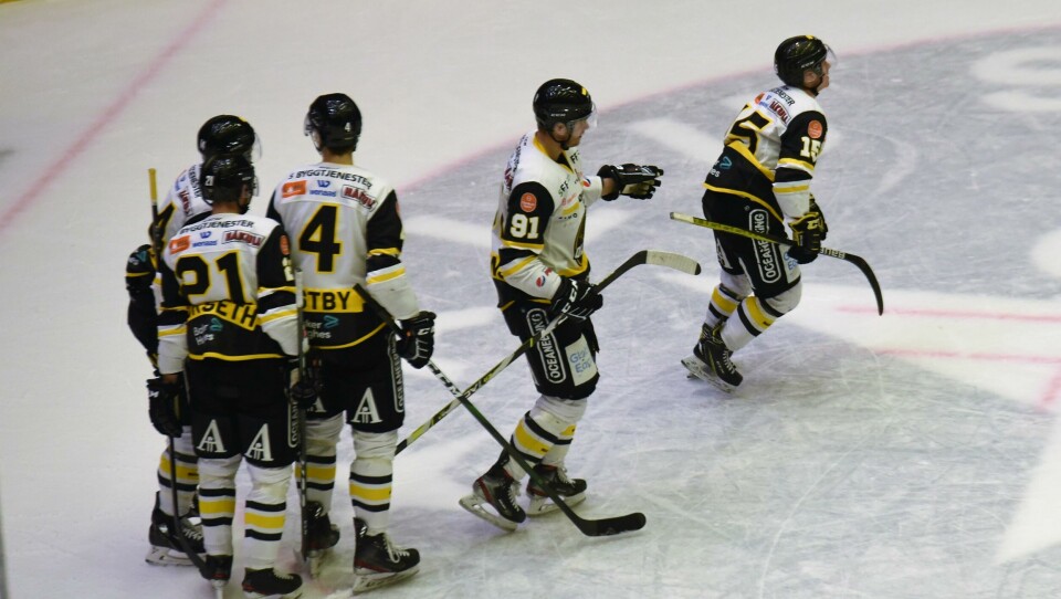 Stavanger Oilers etter en scoring i Fjordkraft-ligaen. Foto: Kristoffer Knutsen Stavanger Oilers etter en scoring i Fjordkraft-ligaen. Foto: Kristoffer Knutsen
