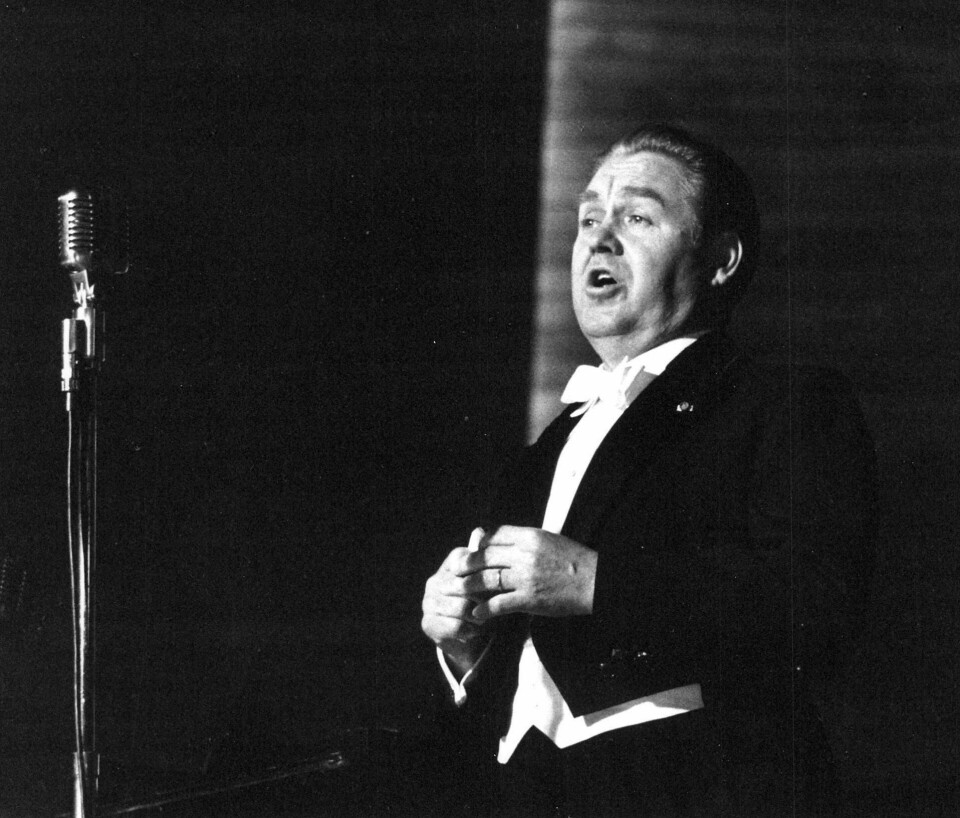Jussi Björling synger på Skansen i Stockholm vinteren 1960. Året før hadde han spilt inn «O helga natt», som med tid skulle bli hans billett til evigheten. Foto: Olle Ohlsson/NTB