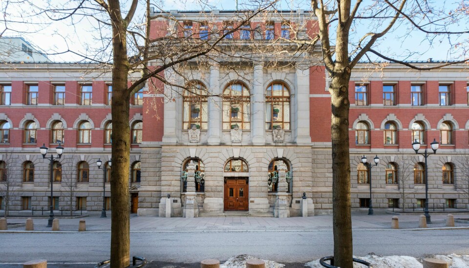 En ung kvinnelig industrimekaniker får medhold i Høyesterett etter at hun saksøkte to kunder av bedriften hun arbeidet i for seksuell trakassering.