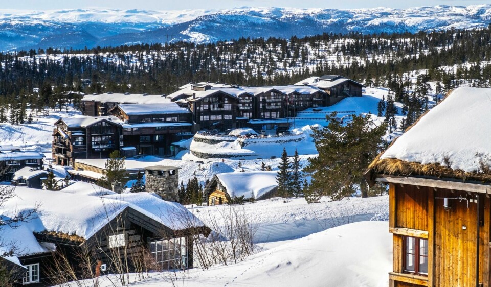 Regjeringen innfører hytteforbud. De mener at helsetjenestene i hyttekommunene ikke har kapasitet til å ta hånd om alle dersom det skulle bryte ut masse smitte blant hyttefolket. Norefjell 20200307Hytter og Norefjell Ski & Spa på Norefjell. Norefjell Skisenter.Foto: Halvard Alvik / NTB