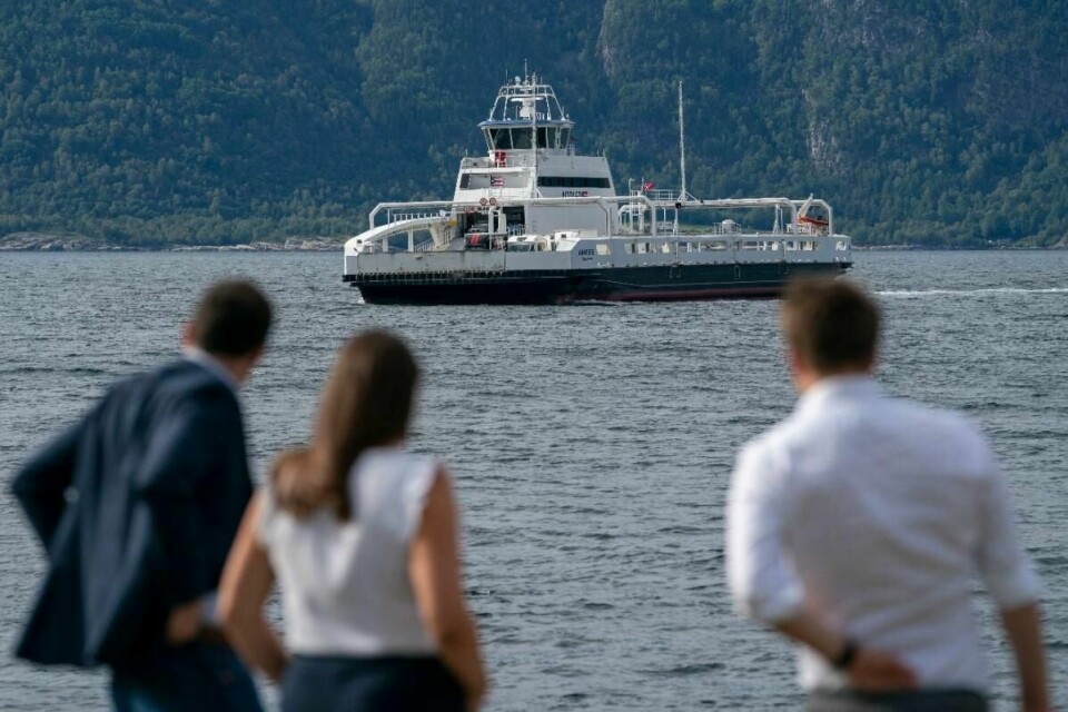 El-ferjen Ampere ble sjøsatt i 2015. Elektrifiseringen skal snart gjelde 26 ferjesamband, påpeker Venstre-gruppeleder Jan Erik Søndeland og næringsminister Iselin Nybø i denne kronikken.
