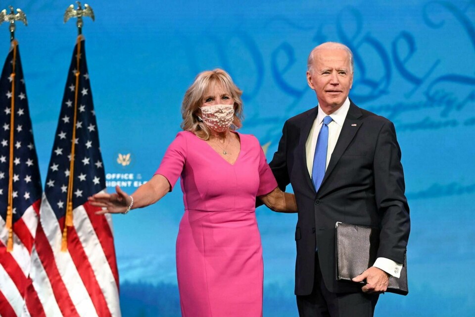 Neste par ut: Joe Biden og kona Jill flytter snart inn i Det hvite hus. Her fra 14. desember, da valgmannskollegiet hadde bekreftet at Biden var vinner av valget. Foto: Roberto Schmidt/AFP/NTB Neste par ut: Joe Biden og kona Jill flytter snart inn i Det hvite hus. Her fra 14. desember, da valgmannskollegiet hadde bekreftet at Biden var vinner av valget. Foto: Roberto Schmidt/AFP/NTB