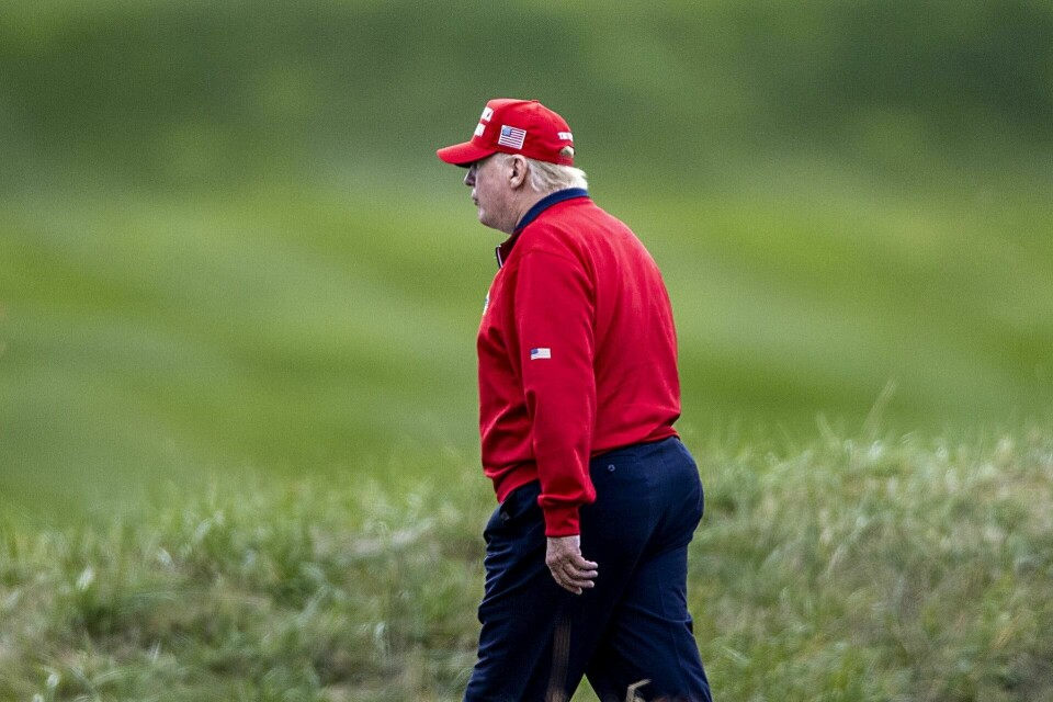 Donald Trump har brukt mange timer på golfbanen etter valget. Etterspillet etter valget er uten sidestykke i amerikansk historie. Foto: AFP/NTB Donald Trump har brukt mange timer på golfbanen etter valget. Etterspillet etter valget er uten sidestykke i amerikansk historie. Foto: AFP/NTB