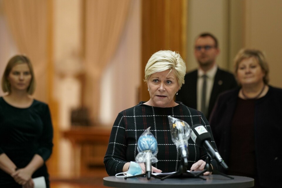 Oslo 20201201. Partileder Siv Jensen (FrP) på pressekonferansen etter at de fire borgerlige partiene ble ferdig med budsjettforhandlingene. Bak står kunnskapsminister og partileder Guri Melby (V), barne- og familieminister og partileder Kjell Ingolf Ropstad (KrF) og statsminister og partileder Erna Solberg (H).Foto: Stian Lysberg Solum / NTB Oslo 20201201. Partileder Siv Jensen (FrP) på pressekonferansen etter at de fire borgerlige partiene ble ferdig med budsjettforhandlingene. Bak står kunnskapsminister og partileder Guri Melby (V), barne- og familieminister og partileder Kjell Ingolf Ropstad (KrF) og statsminister og partileder Erna Solberg (H).Foto: Stian Lysberg Solum / NTB