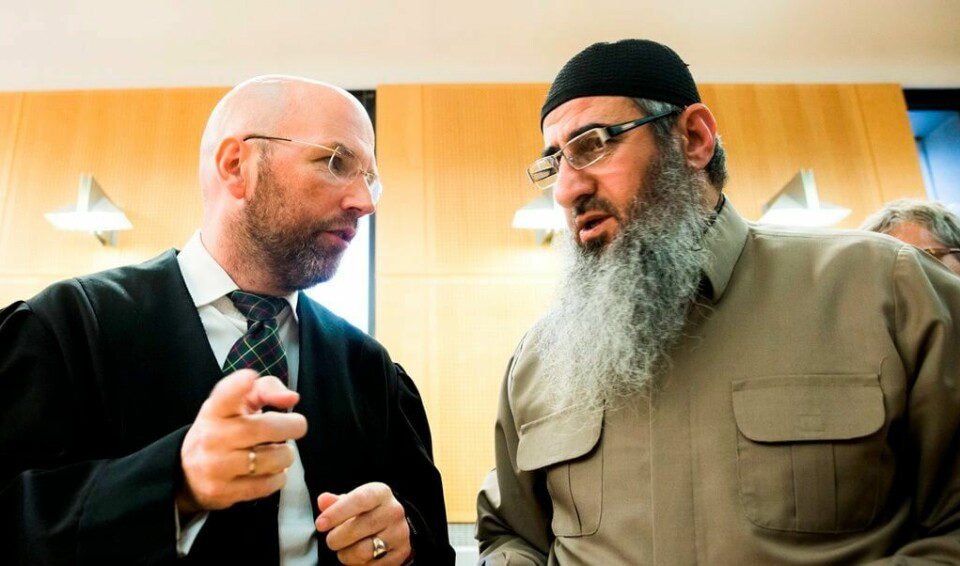 Mulla Krekar og hans forsvarer Brynjar Meling, som sier han er svært skeptisk til politiets påstander om at Krekar skal ha ledet en terrororganisasjon fra fengselet. FOTO: BERIT ROALD/NTB SCANPIX