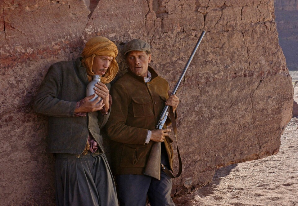 Viggo Mortensen (til h) og Reta Kateb i «Far From Men» («Loin des hommes»). FOTO: STORYTELLING/MICHAEL CROTTO