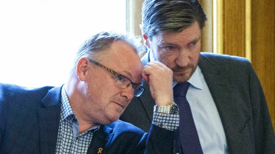 Råtassene i Frp styrer asyldebatten akkurat nå, skriver arne Strand. Her samtaler nestleder Per Sandberg med partifelle Christian Tybring-Gjedde i spørretimen i Stortinget onsdag. FOTO: Gorm Kallestad/NTB scanpix