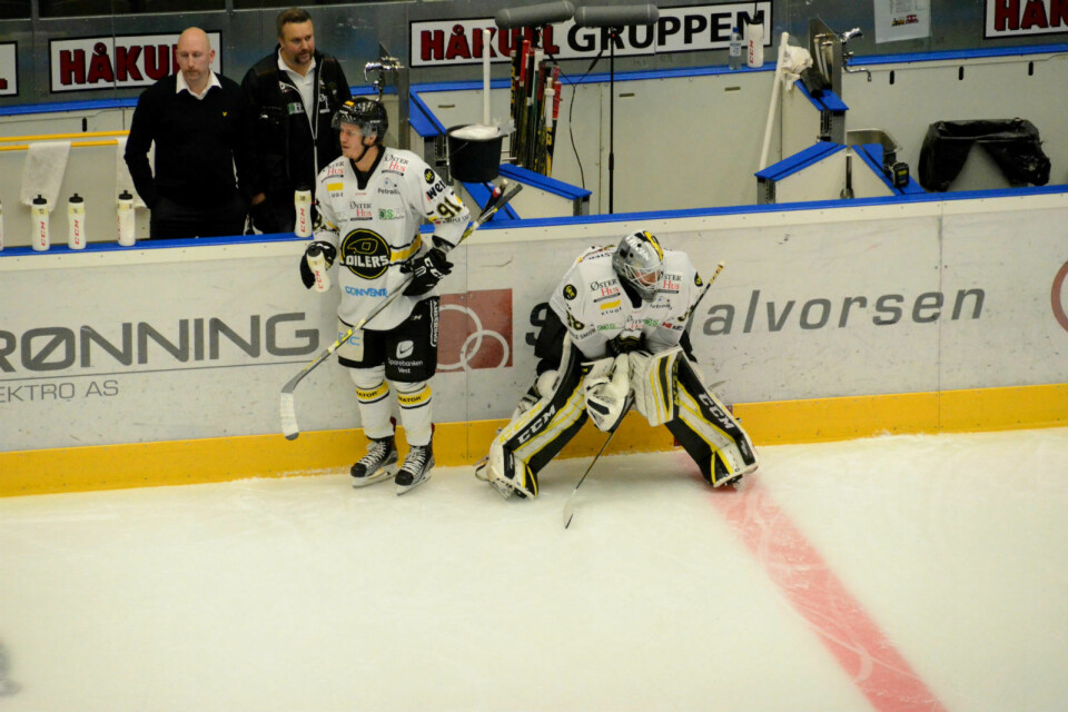 Tommy Kristiansen og målvakt Henrik Holm på oppvarmingen. Tommy Kristiansen og målvakt Henrik Holm på oppvarmingen.