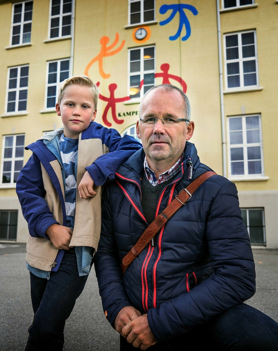 Terje Eide, faren til Elias Eide (9) på Kampen skole i Rogaland, reagerer på praksis rundt skolefotografering. Foreldre får tilsendt det han mener er en overpriset bildepakke av barnet uten aktivt å be om det. FOTO: Roy Storvik