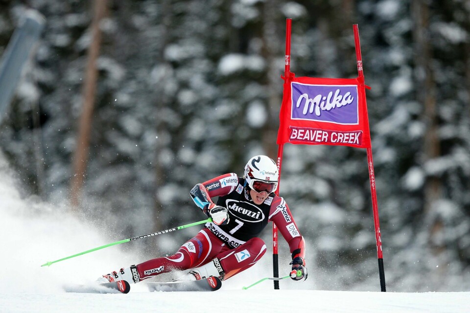 Henrik Kristoffersen i aksjon søndag kveld. FOTO: NTB SCANPIX