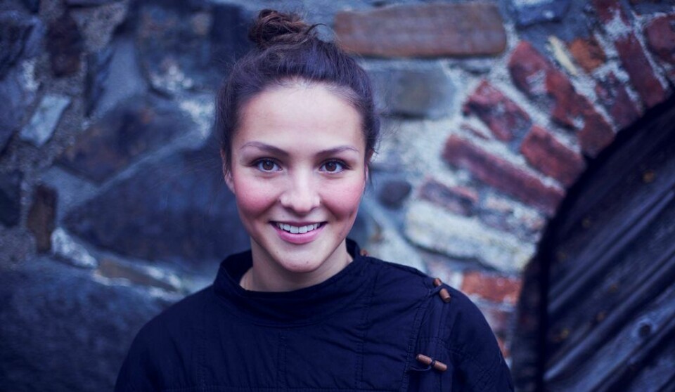 21 år gamkle Maria Navarro Skaranger har bokdebutert i 2015 og er blant anmelder Bernt Erik Pedersens favorittbøker for året. FOTO: OKTOBER 21 år gamkle Maria Navarro Skaranger har bokdebutert i 2015 og er blant anmelder Bernt Erik Pedersens favorittbøker for året. FOTO: OKTOBER