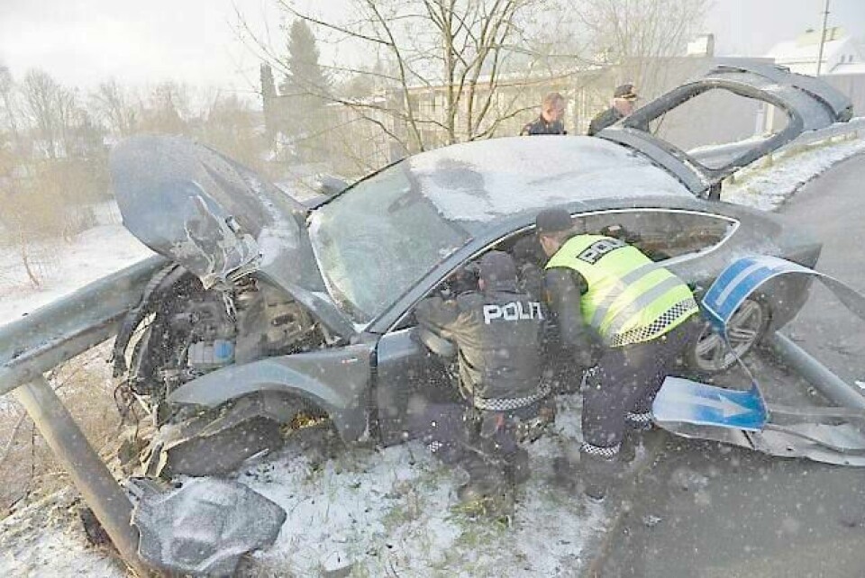 Politiet undersøkte i morges Petter Northugs bil som braste inn i autovernet i General Bangs vei. Skikongen la sent i kveld alle kort på bordet og innrømmet fyllekjøring. Foto: Henrik Sundgård/NTB scanpix