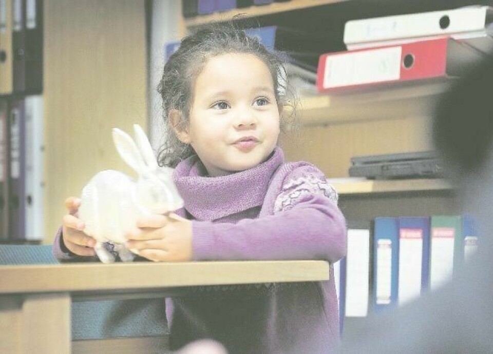 Maria (4) har norsk far, kenyansk mor og er norsk statsborger. 20. mai vil lagmannsretten starte ankesaken som vil avgjøre om Maria får vokse opp sammen med moren sin i Norge, eller om Norge skal ha lov til å utvise sine egne borgere. FOTO: ARNE OVE BERGO