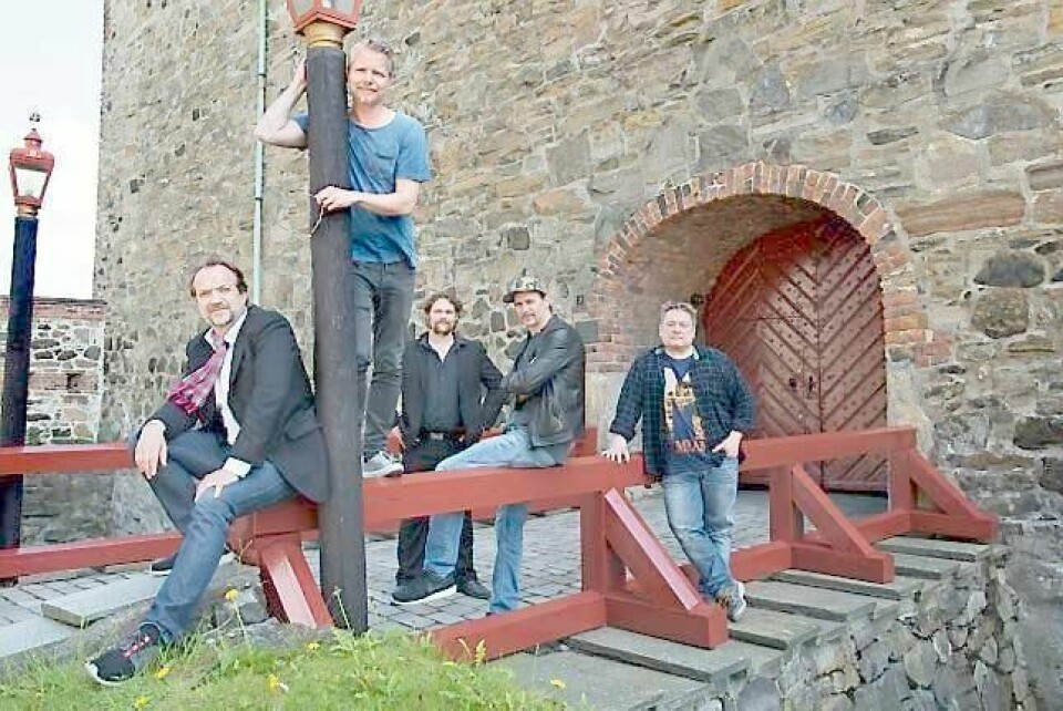 Gjengen i Statsteatret reiser mye rundt. Lørdag lager de liv i Slemmestad. Søndag spiller de på Oslo Middelalderfestival ved Akershus Festning.