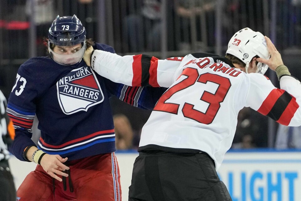 New York Rangers-spiller Matt Rempe (t.v.) har fått rykte som NHLs verste bråkmaker. New York Rangers-spiller Matt Rempe (t.v.) har fått rykte som NHLs verste bråkmaker. Foto: Mary Altaffer / AP / NTB