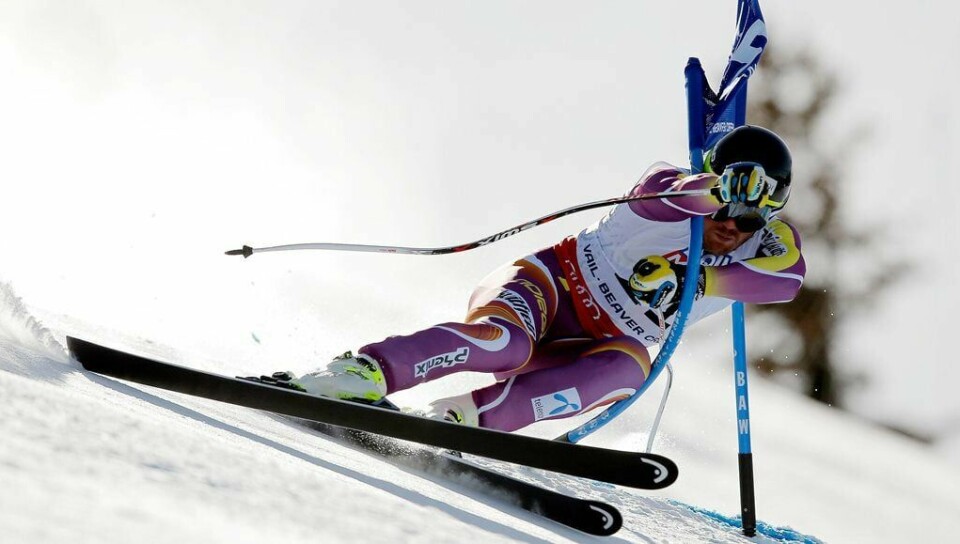 Her ser vi øyeblikket som slo ut Kjetil Jansrud i gårsdagens super-G. Overkroppen er inne i porten, skiene utenfor. FOTO: DOUG PENSINGER/NTB SCANPIX