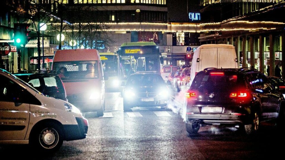 Det er ikke minst de mange dieselbilene som bidrar til de helseskadelige utslippene som får uheldige konsekvenser for store deler av Oslos befolkning. FOTO: FREDRIK BJERKNES