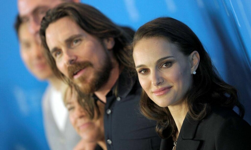 Skuespillerne Christain Bale (t.v.) og Natalie Portman møter pressen under Berlinalen. FOTO: STEFANIE LOOS/NTB SCANPIX