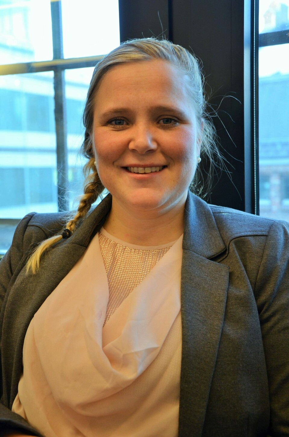 Linn Hege Førsund er stipendiat ved Høgskolen i Buskerud og Vestfold. Hun er midt i et doktorgradsarbeid om ektefellers opplevelse av flytting til bo- og omsorgstilbud for demente. FOTO: SILJE S. SKIPHAMN